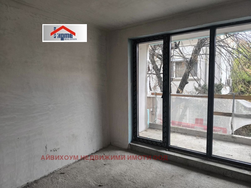 Продава АТЕЛИЕ, ТАВАН, гр. Плевен, Идеален център, снимка 2 - Апартаменти - 52469146