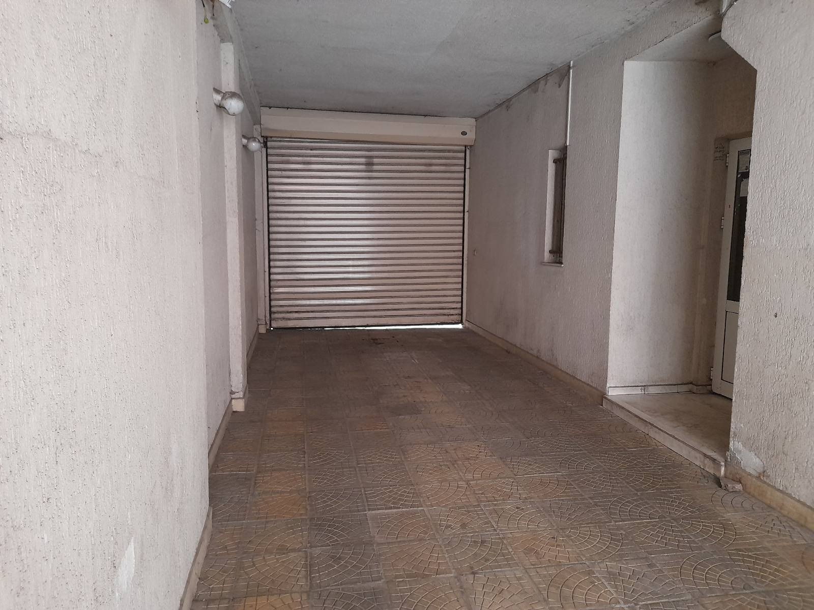 Продава ГАРАЖ, ПАРКОМЯСТО, гр. София, Оборище, снимка 5 - Гаражи и паркоместа - 55979695