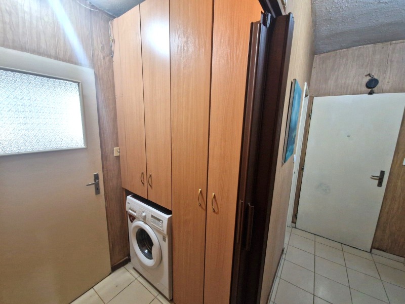 Продава МНОГОСТАЕН, гр. Русе, Централен южен район, снимка 15 - Апартаменти - 53004103