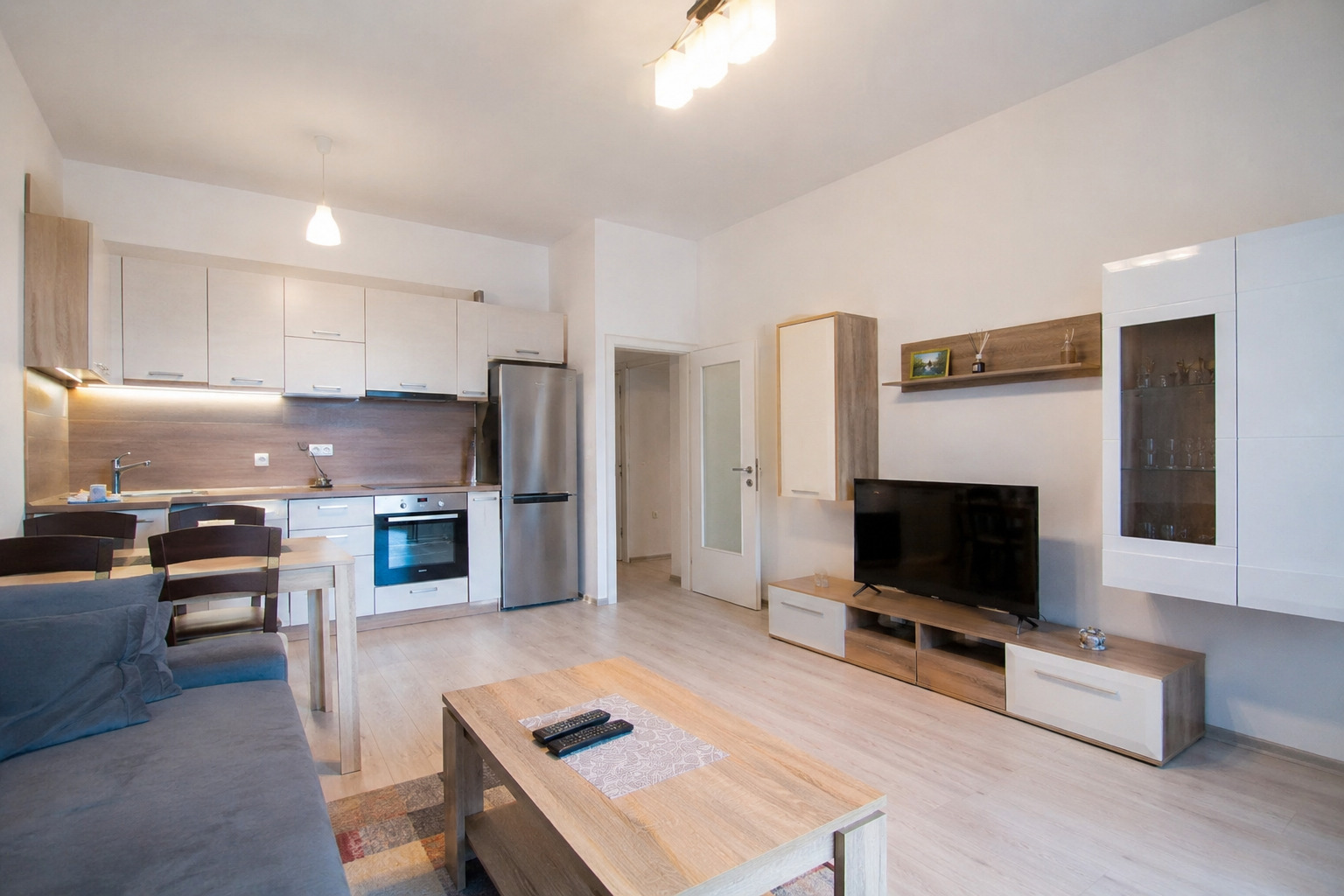 Продава МНОГОСТАЕН, гр. София, Изток, снимка 2 - Апартаменти - 54715746