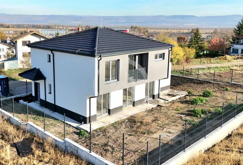 Продава КЪЩА, с. Хераково, област София област