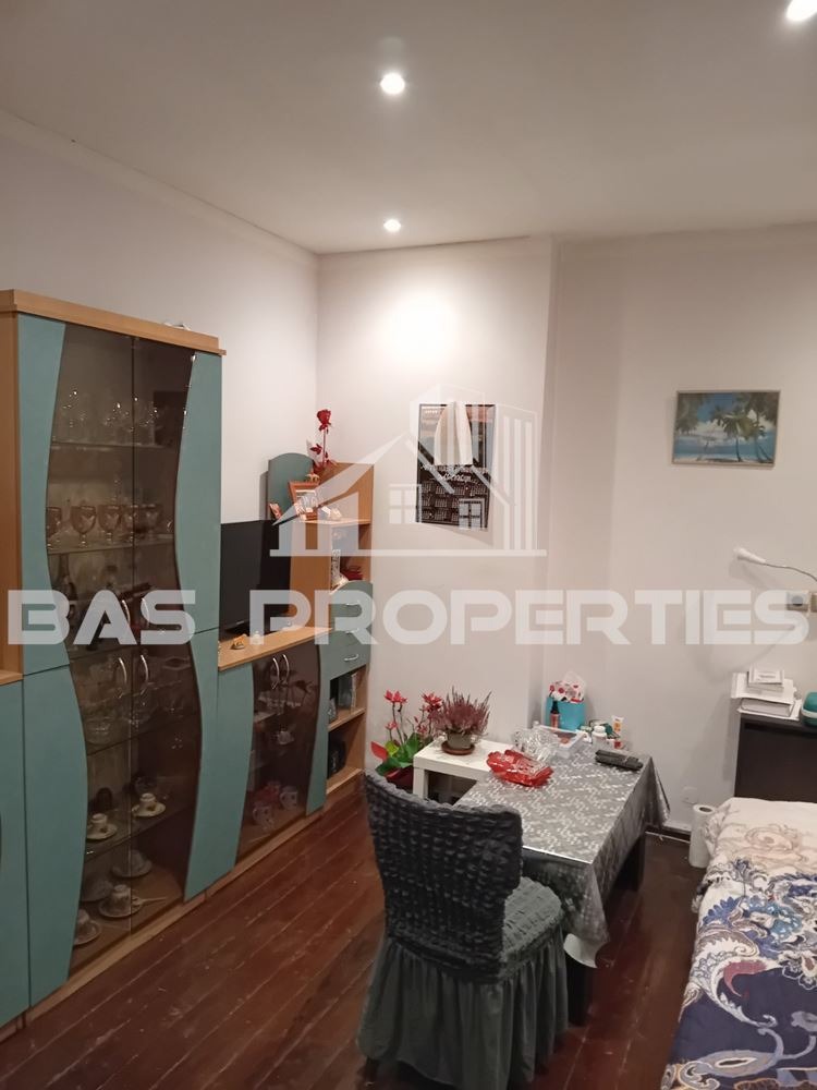 Продава  Етаж от къща град София , Център , 65 кв.м | 68352810