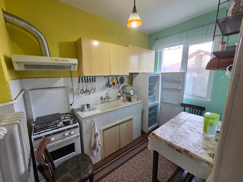 Продава ЕТАЖ ОТ КЪЩА, гр. Добрич, ЖП Гара, снимка 5 - Етаж от къща - 52704763