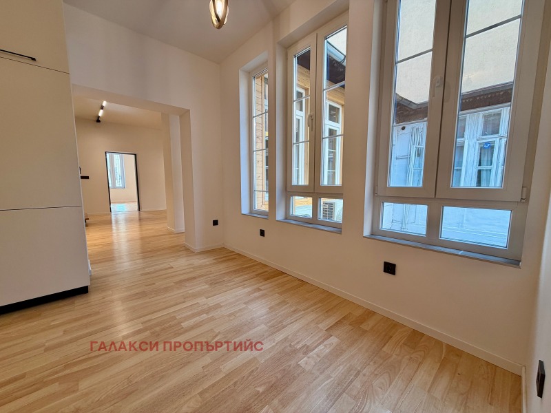 Продава МНОГОСТАЕН, гр. София, Център, снимка 6 - Апартаменти - 52463434