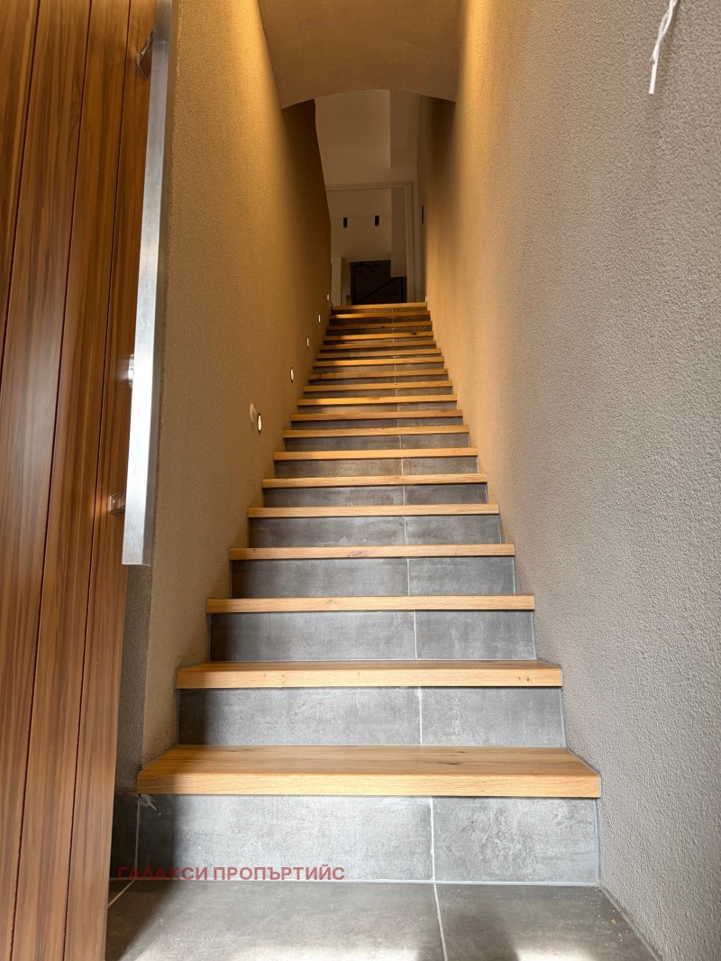 Продава МНОГОСТАЕН, гр. София, Център, снимка 15 - Апартаменти - 52463434