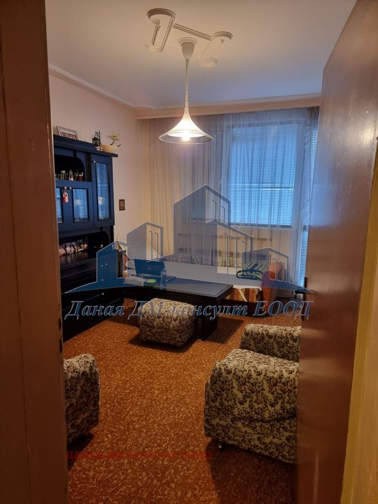 Продава МНОГОСТАЕН, гр. Шумен, Център, снимка 13 - Апартаменти - 56715944
