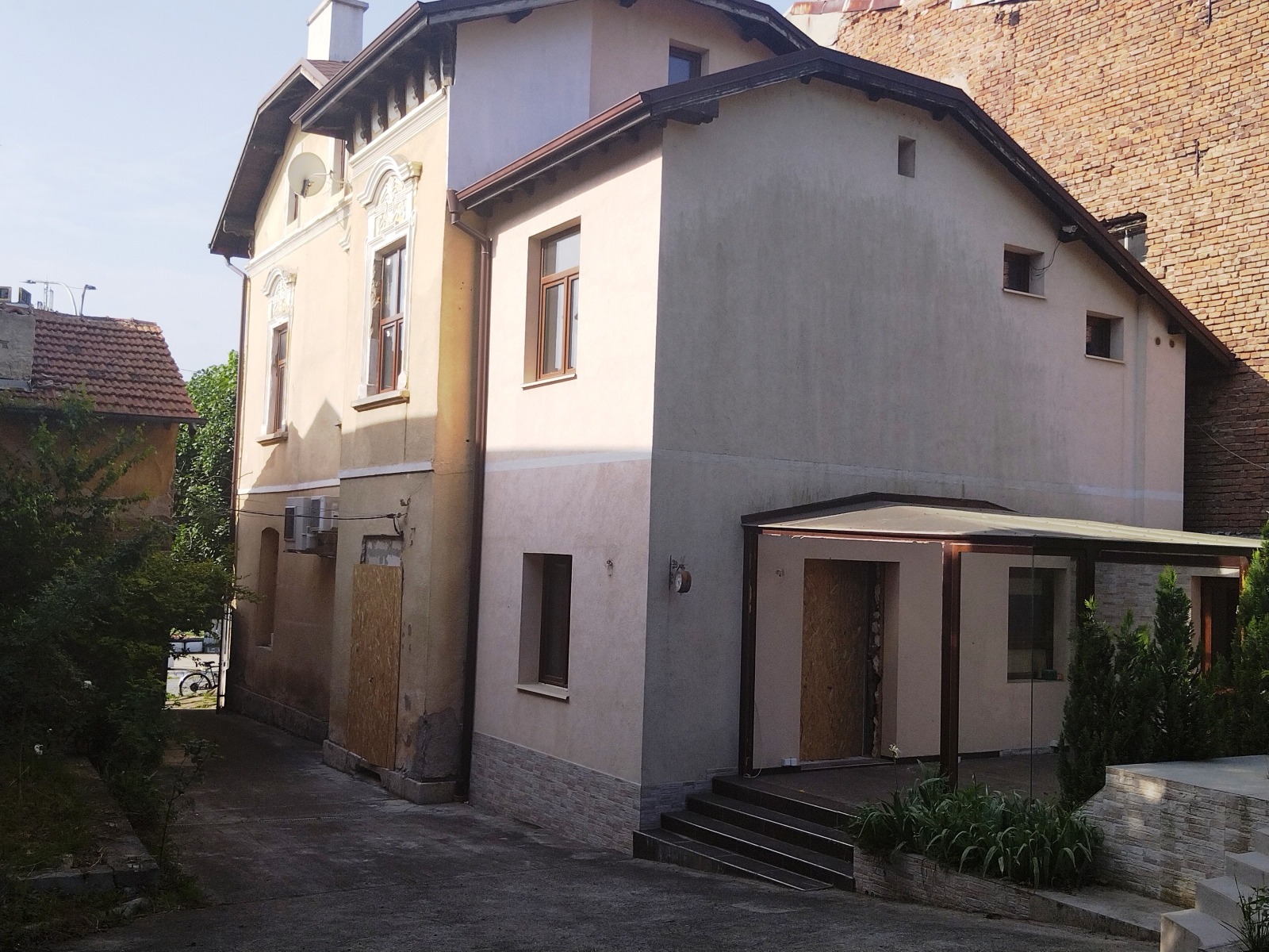 Продава КЪЩА, гр. Радомир, област Перник, снимка 2 - Къщи - 53673308