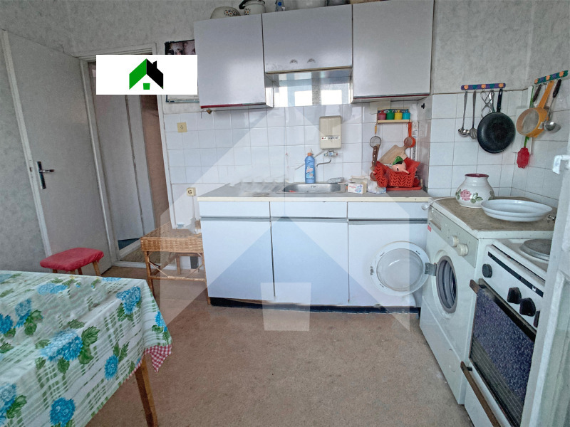 Продава 3-СТАЕН, гр. Нови пазар, област Шумен, снимка 1 - Aпартаменти - 47222429