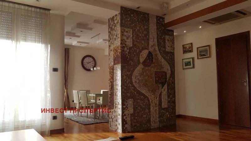 Продава 4-СТАЕН, гр. София, Център, снимка 2 - Апартаменти - 55344807