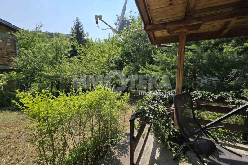 Till salu  Hus region Plovdiv , Izvor , 600 kvm | 76592715