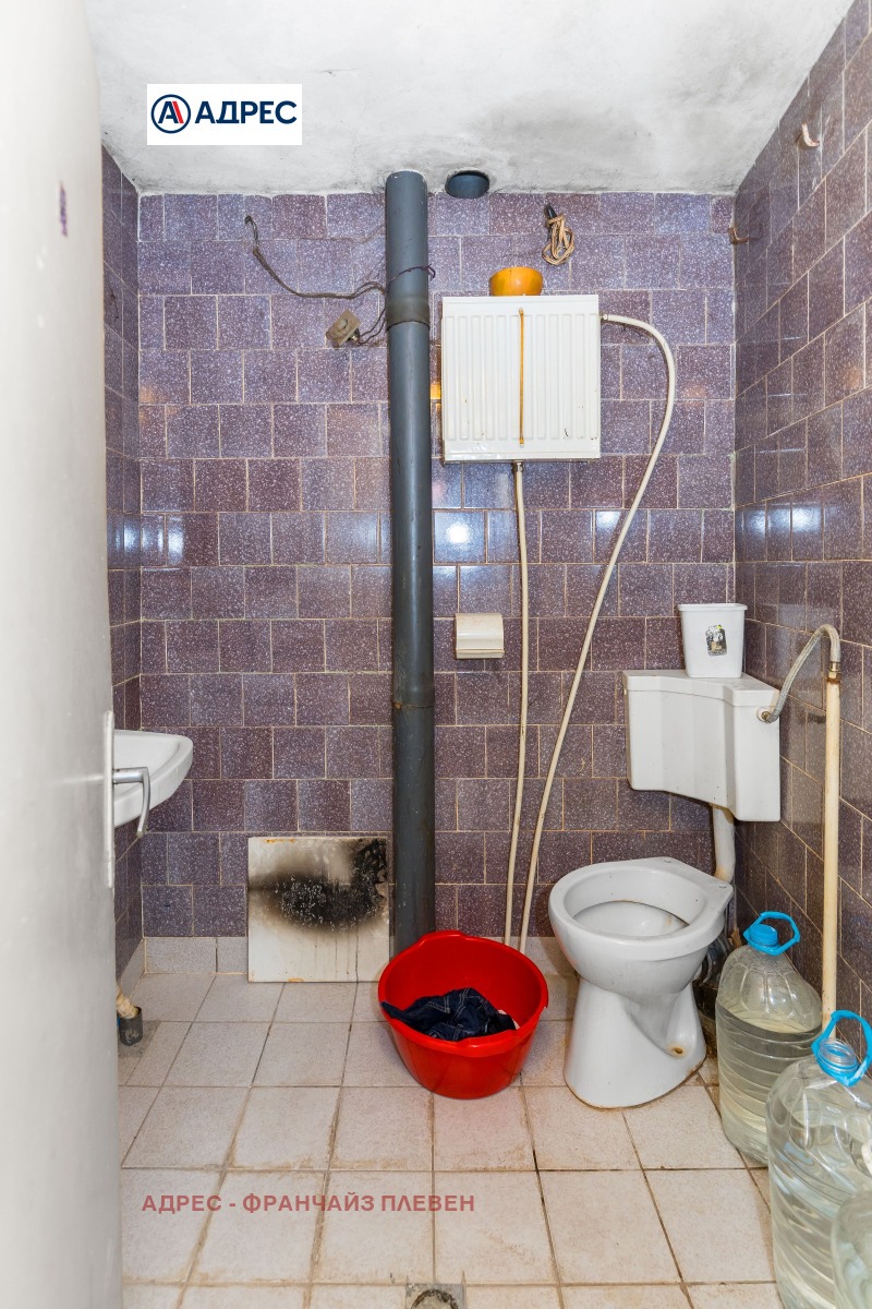 Продава КЪЩА, гр. Плевен, 9-ти квартал, снимка 16 - Къщи - 53070540