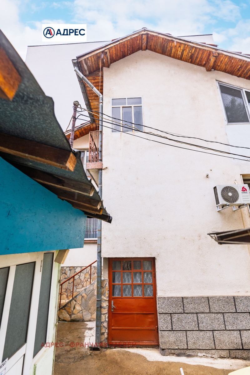 Продава КЪЩА, гр. Плевен, 9-ти квартал, снимка 2 - Къщи - 53312174