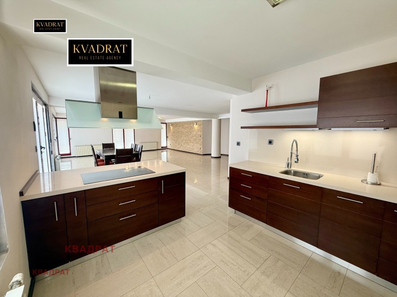Продава 4-СТАЕН в град София, Княжево - 330 кв.м / 440 000 € » 860 565.20 лв., КВАДРАТ
