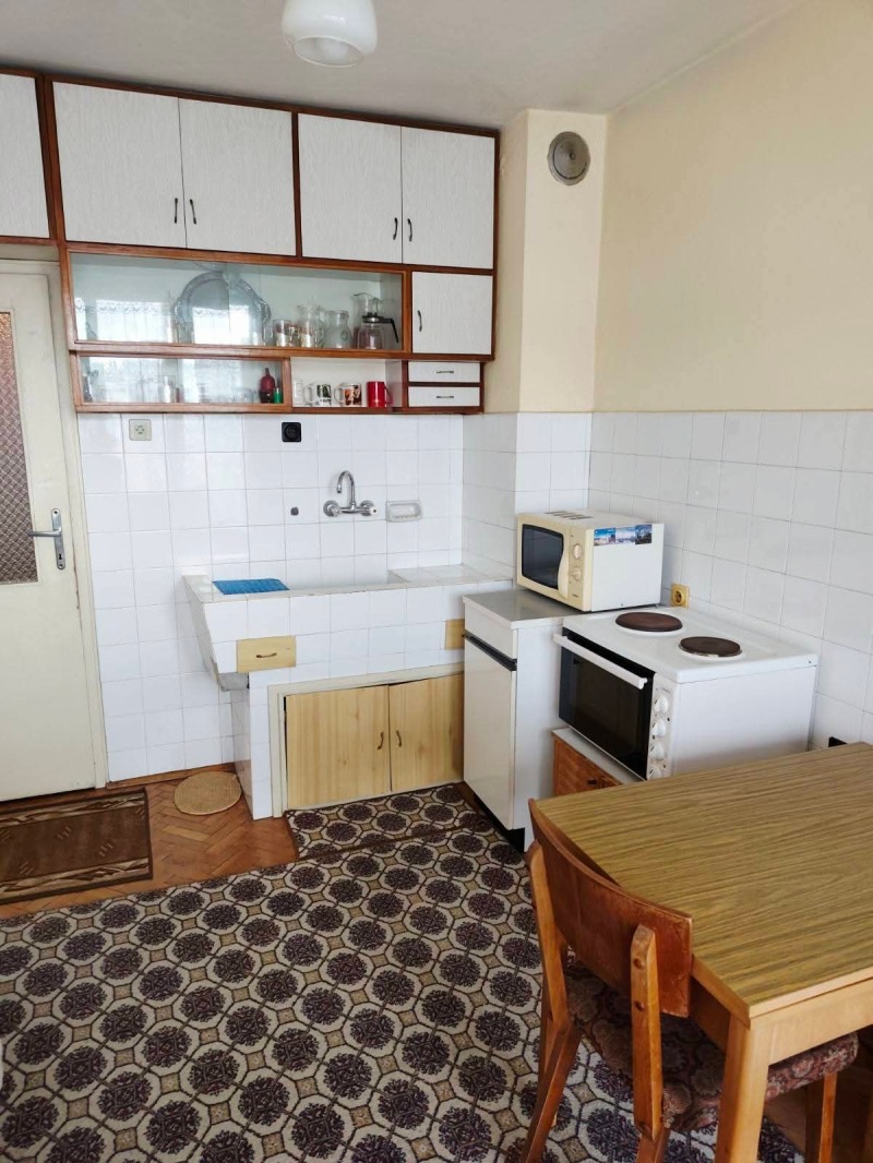 Продава 3-СТАЕН в град Шумен, Пазара - 90 кв.м / 230 000 € » 449 840.90 лв., ТРИАДА