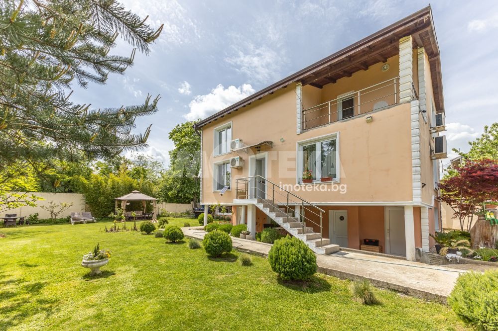 Продава КЪЩА, гр. Варна, м-т Перчемлията