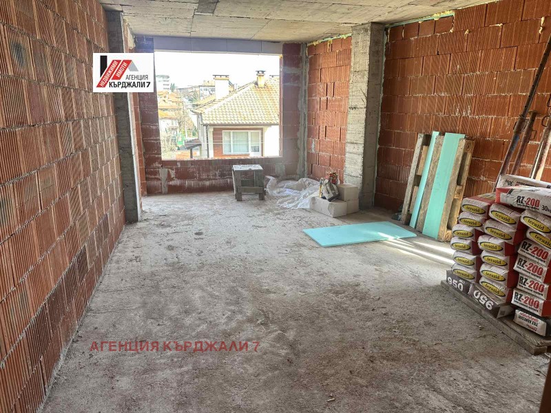 Продава 3-СТАЕН в град Кърджали, Студен кладенец - 117 кв.м / 140 544 € » 274 880.17 лв., АГЕНЦИЯ КЪРДЖАЛИ 7