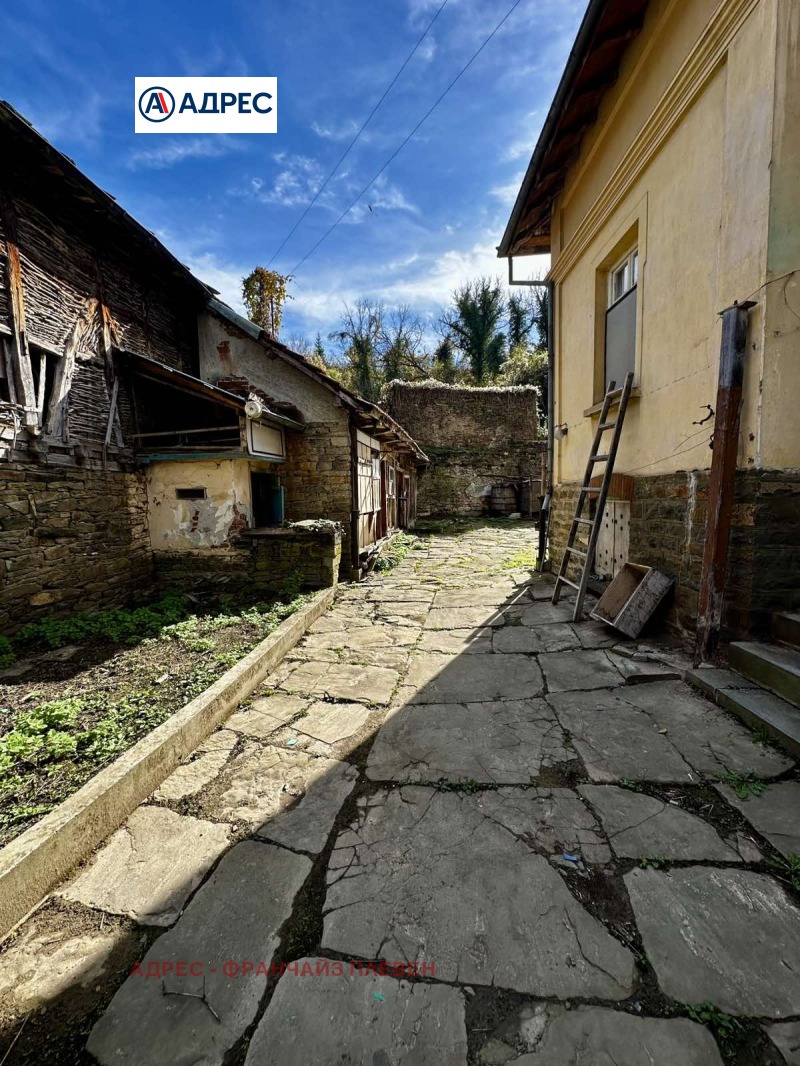 Продава КЪЩА, с. Дълбок дол, област Ловеч, снимка 2 - Къщи - 52600063