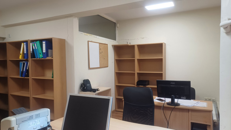 En venta  Oficina Sofia , Poduyane , 246 metros cuadrados | 75233750 - imagen [8]