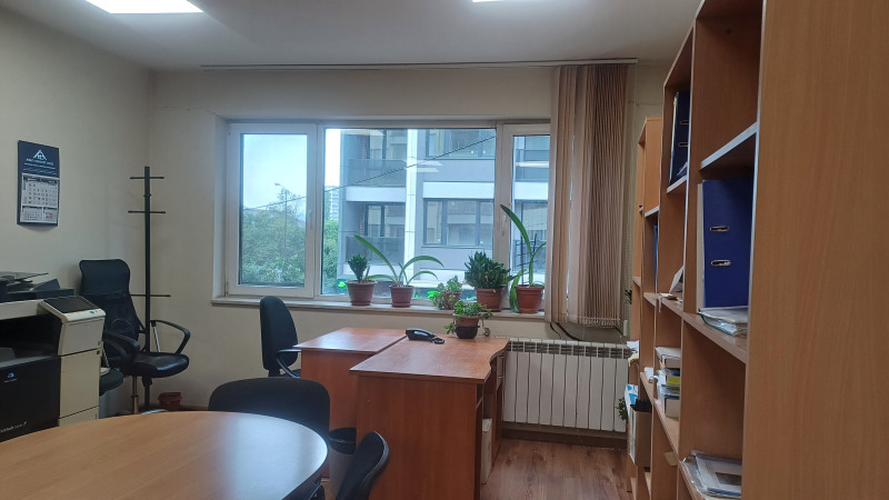 En venta  Oficina Sofia , Poduyane , 246 metros cuadrados | 75233750 - imagen [15]