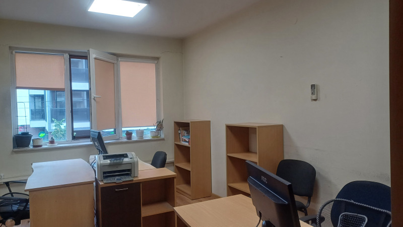 En venta  Oficina Sofia , Poduyane , 246 metros cuadrados | 75233750 - imagen [2]