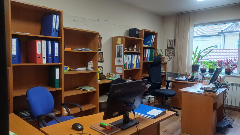 En venta  Oficina Sofia , Poduyane , 246 metros cuadrados | 75233750