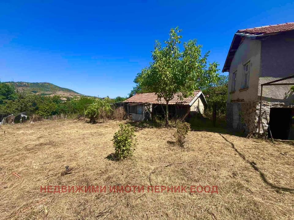 Продава КЪЩА, с. Расник, област Перник, снимка 2 - Къщи - 54423048