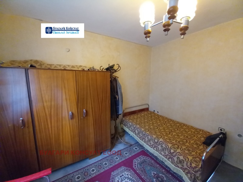 Продава  Къща област Кюстендил , с. Таваличево , 240 кв.м | 79947972 - изображение [15]