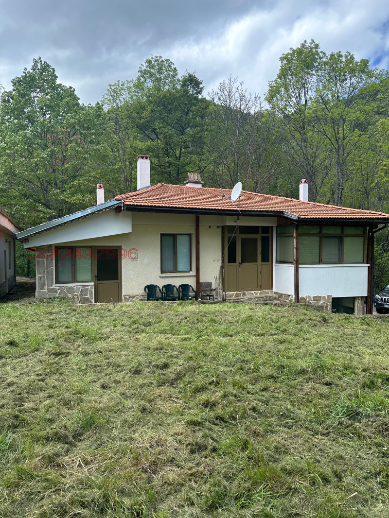 Продава ВИЛА, с. Борущица, област Стара Загора