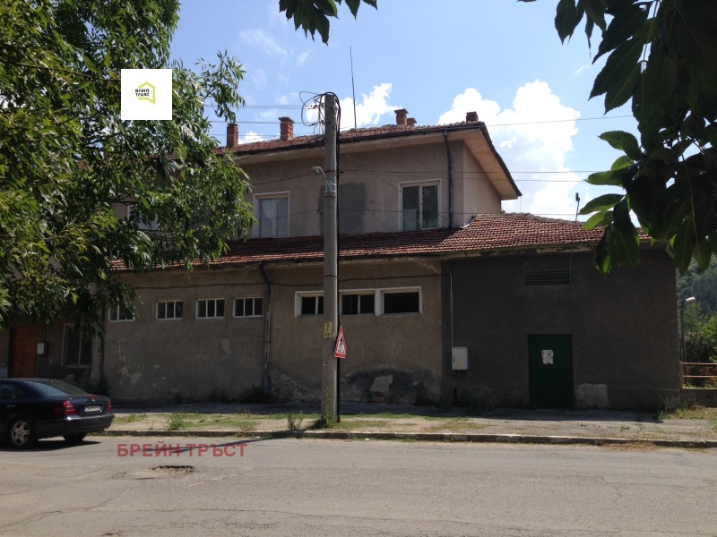 Продава КЪЩА в област Перник, гр. Брезник - 502 кв.м / 80 000 € » 156 466.40 лв., БРЕЙН ТРЪСТ