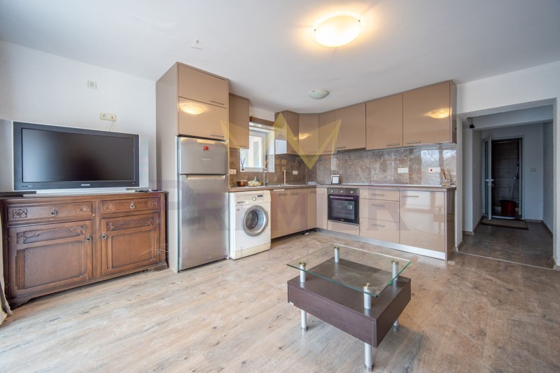 Продава КЪЩА, гр. Балчик, област Добрич