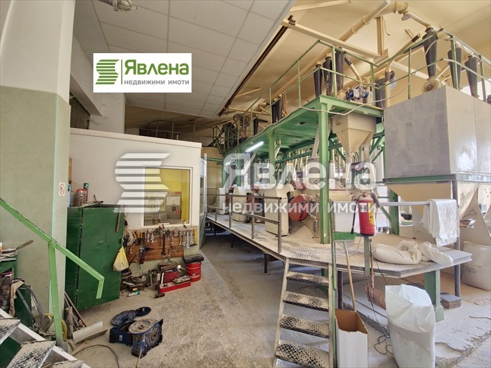 Продава ПРОМ. ПОМЕЩЕНИЕ, гр. Луковит, област Ловеч