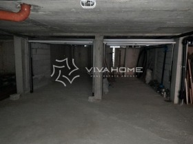 Garage Troschewo, Warna 1