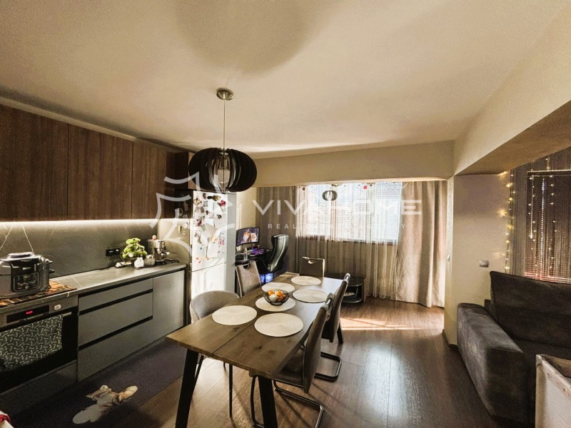 Продава 3-СТАЕН, град Добрич, Център • 153000 € / 299241.99 лв. • 10008579 1