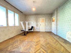 1 chambre Tsentar, Varna 1