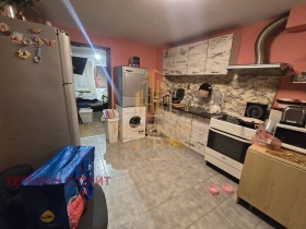 4-стаен град Варна, Погреби