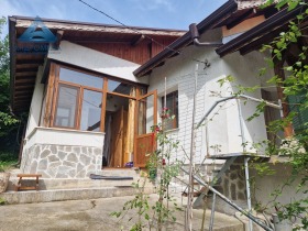 Hus Shirok tsentar, Pleven 4