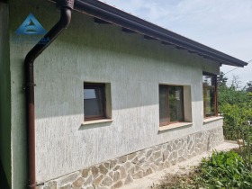 Hus Shirok tsentar, Pleven 1