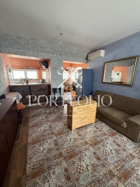 2 bedroom Vazrazhdane, Burgas