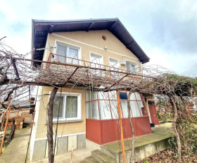 Maison Kotlentsi, région de Dobritch