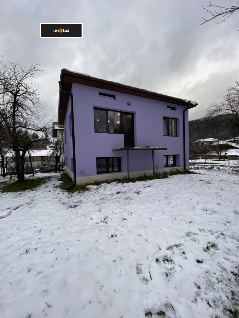 Продава КЪЩА, гр. Априлци, област Ловеч, снимка 2 - Къщи - 52752058