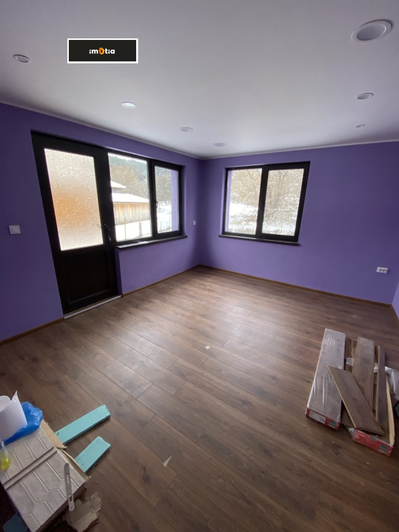 Продава КЪЩА, гр. Априлци, област Ловеч, снимка 11 - Къщи - 52752058