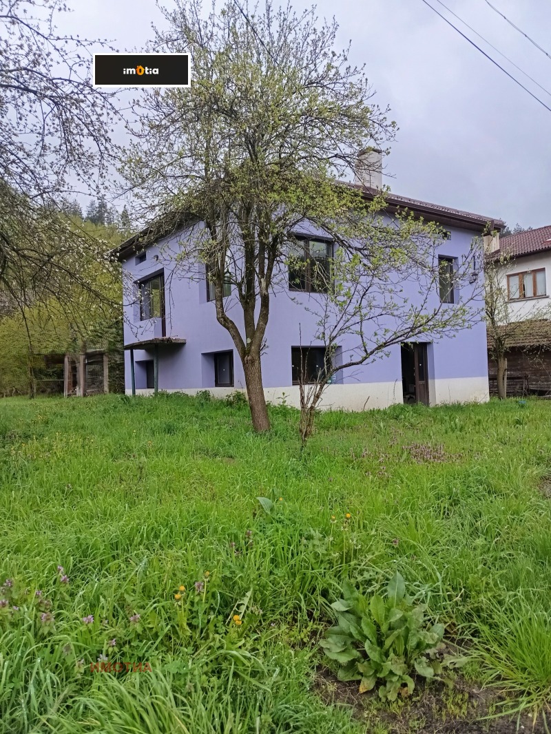 Продава КЪЩА, гр. Априлци, област Ловеч, снимка 13 - Къщи - 52752058