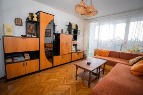 1 dormitor Slaveicov, Burgas 1