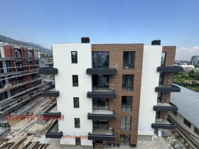 1 quarto Dragalevci, Sofia