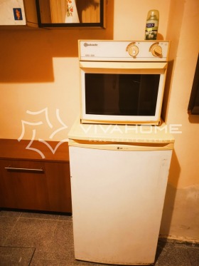 Studio Kolchozen pazar, Warna 3