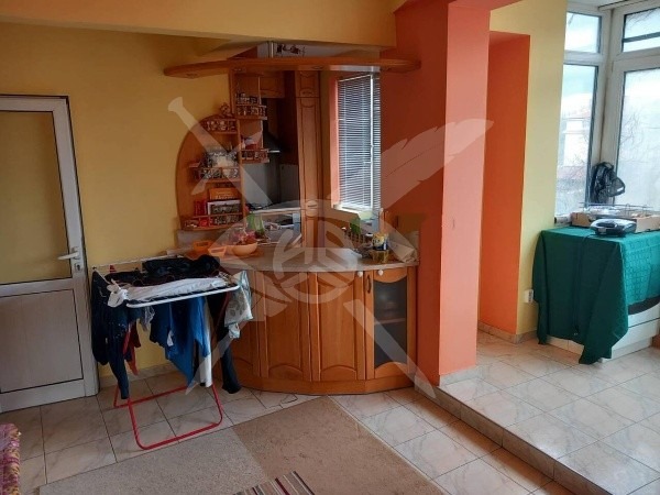 Продава МНОГОСТАЕН, гр. Айтос, област Бургас, снимка 2 - Апартаменти - 53635332
