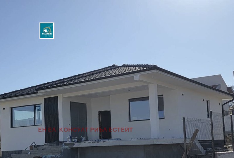 Продава КЪЩА, област Пловдив, с. Белащица • 325900 € / 637405.00 лв. • 21802465 1