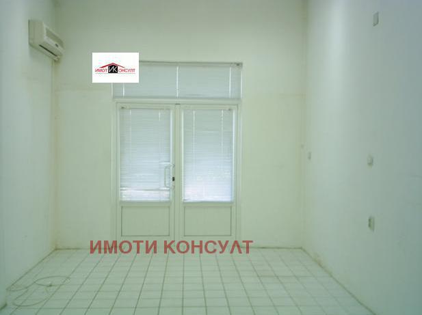 Продава МАГАЗИН, гр. Велико Търново, Акация, снимка 2 - Магазини - 44557439