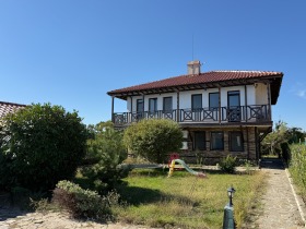 КЪЩА, 202 m2