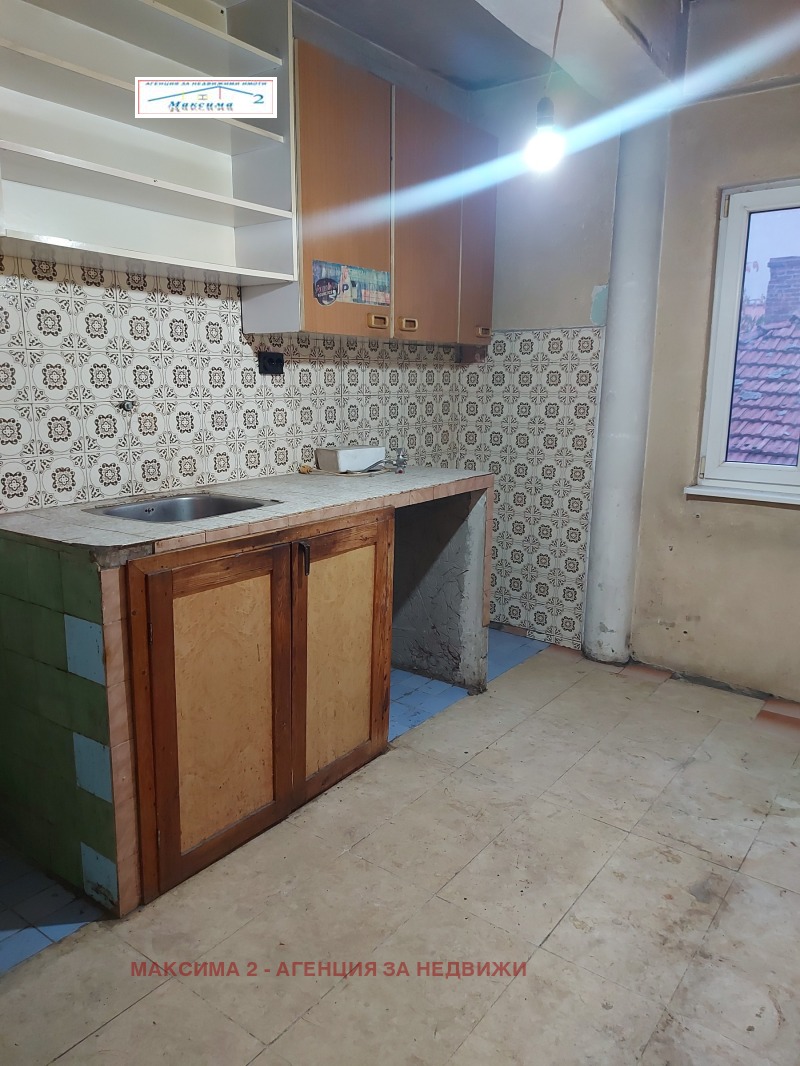 Продава ЕТАЖ ОТ КЪЩА, гр. Плевен, Широк център, снимка 9 - Етаж от къща - 52451268